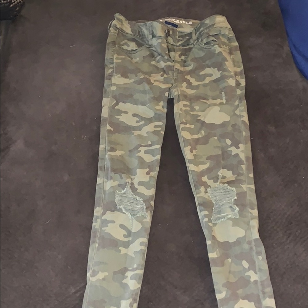 Size 2 regular slightly distressed camo Jeggings